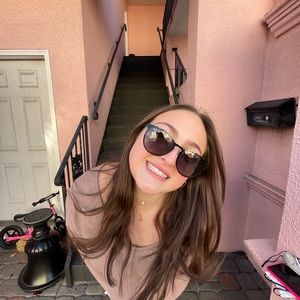 Meet your Posher, Rebecca